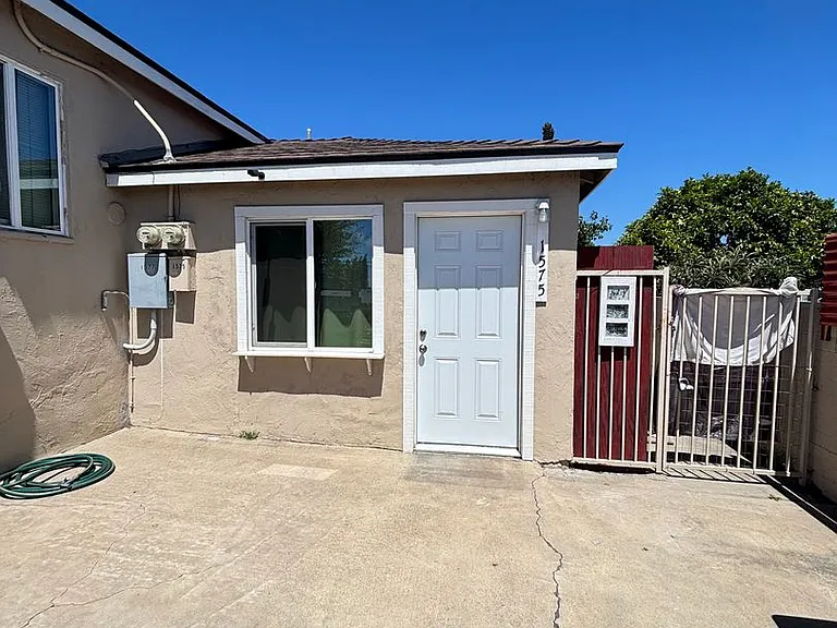 1575 Skyline Dr — Photo 2