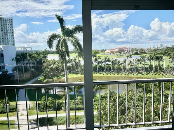 200 Diplomat Pkwy APT 631, Hallandale, FL 33009