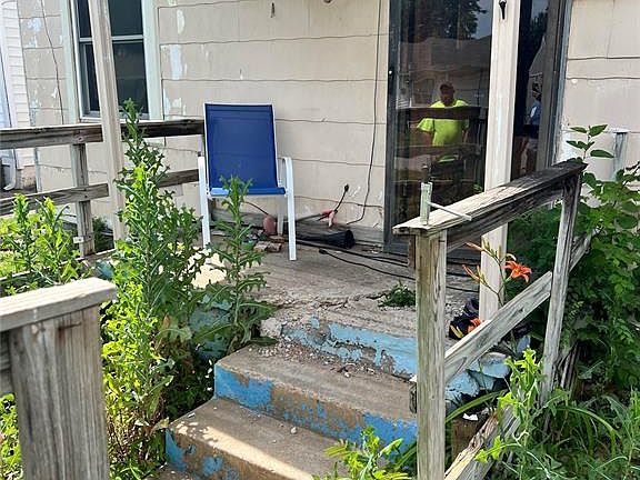 2nd image of 3924 Thomas Ave