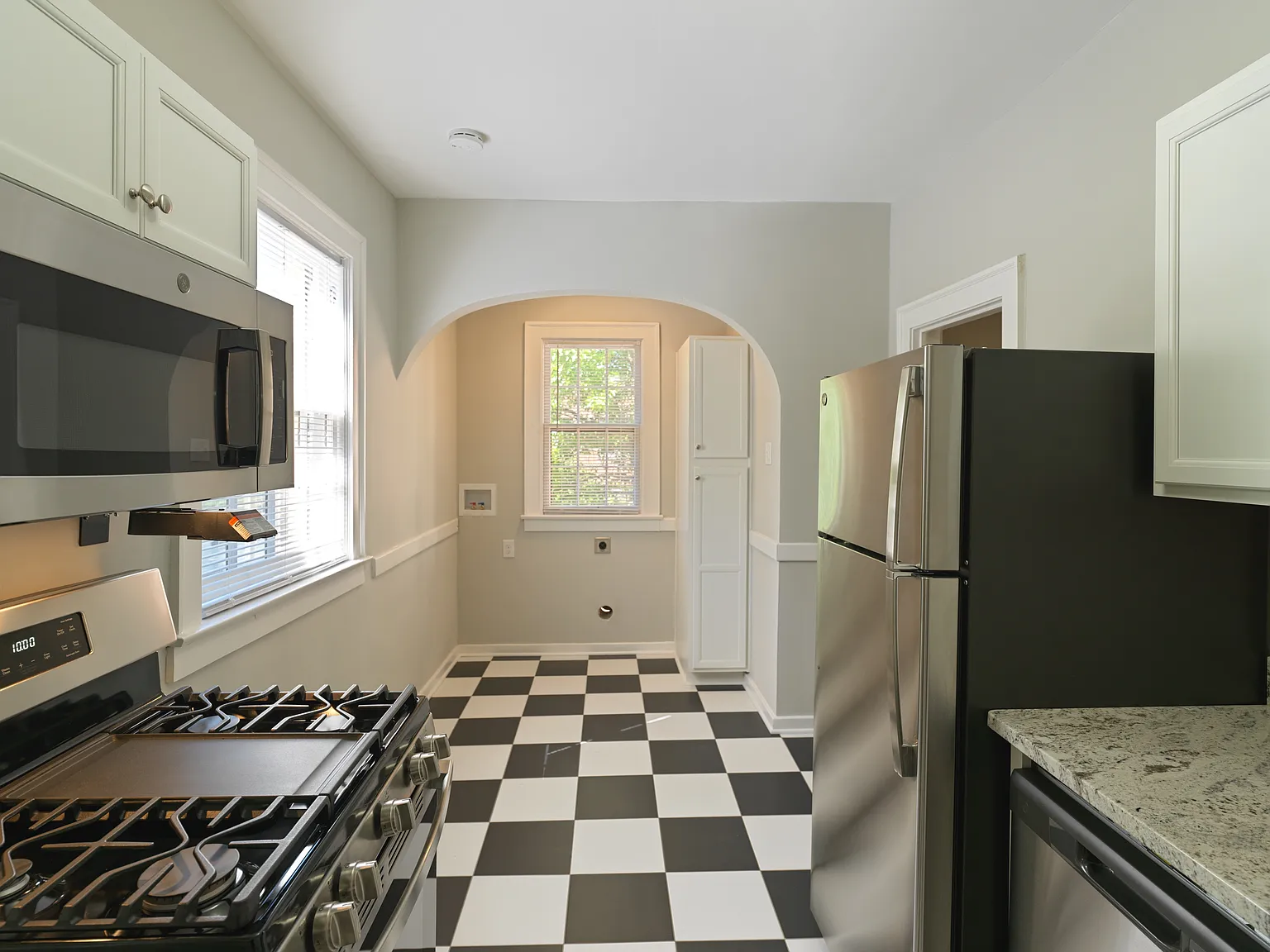 2432 Glenmary Ave — Photo 4