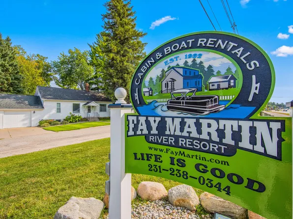 3247 Club Rd, Indian River, MI 49749