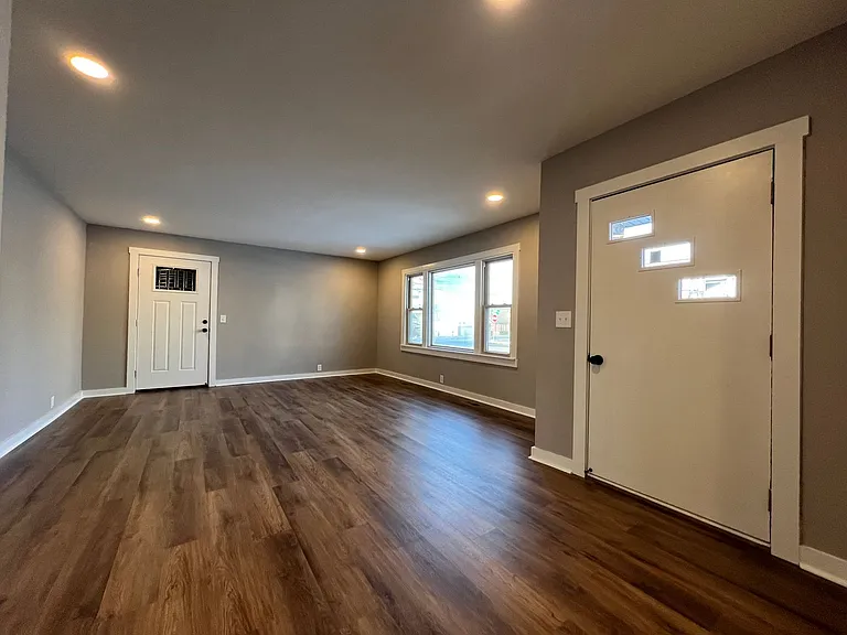 571 Stevenson St — Photo 3