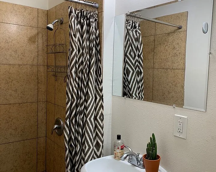 1374 W 37th Pl #1 — Photo 9