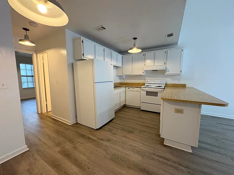 1272 High Rd — Photo 4