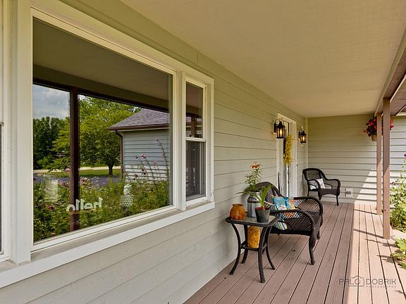 3rd image of 608 Majestic Ln