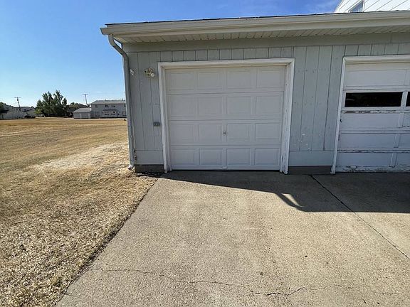2nd image of 234 Country Club Blvd #B