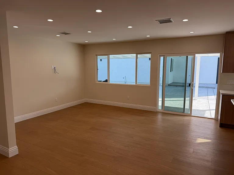 11575 Garrick Ave — Photo 15