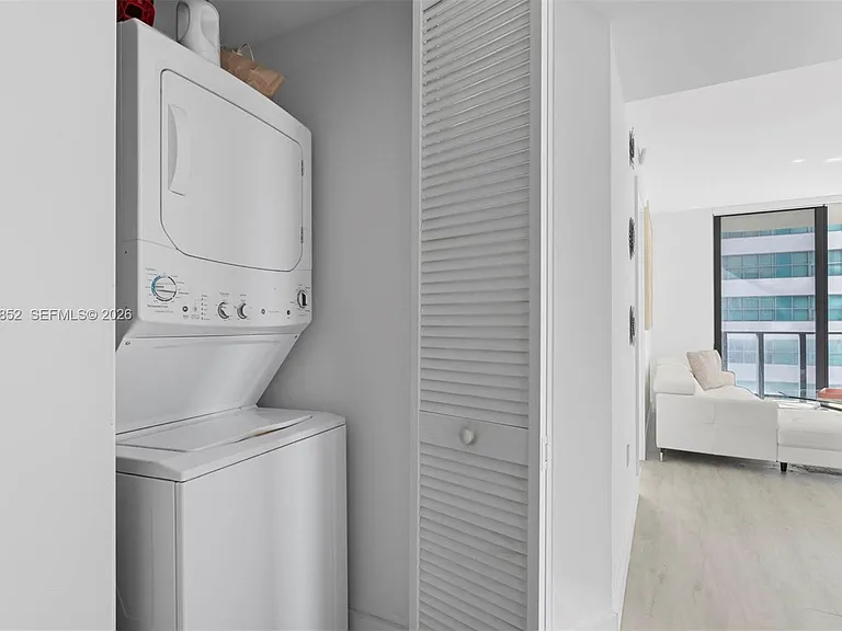 121 NE 34th St #1001 — Photo 15