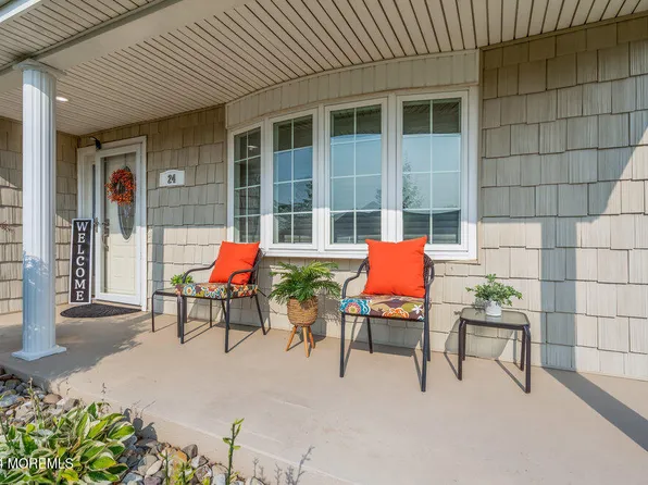 24 Woodstock Lane, Manchester, NJ 08759
