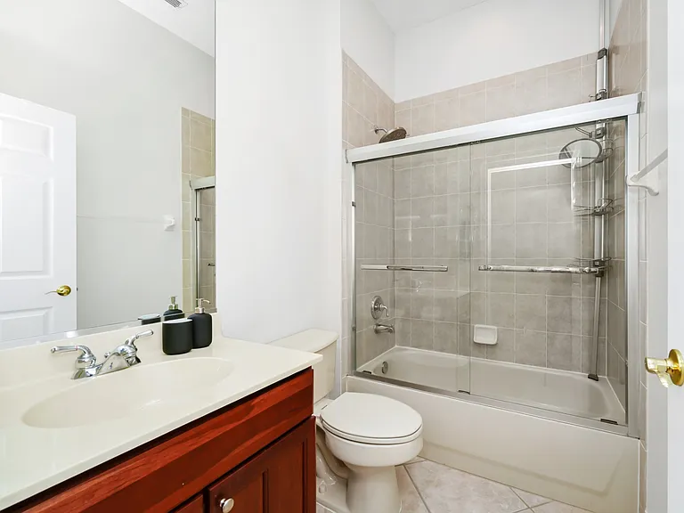 Bathroom + toilet next to guest bedroom