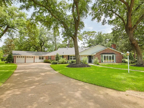 5911 Masters Dr, Houston, TX 77069