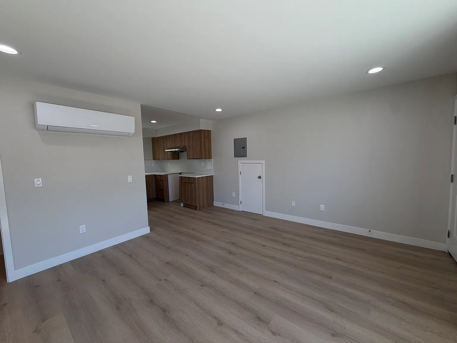 2 bed, 710 sqft, $3,450 — Photo 1
