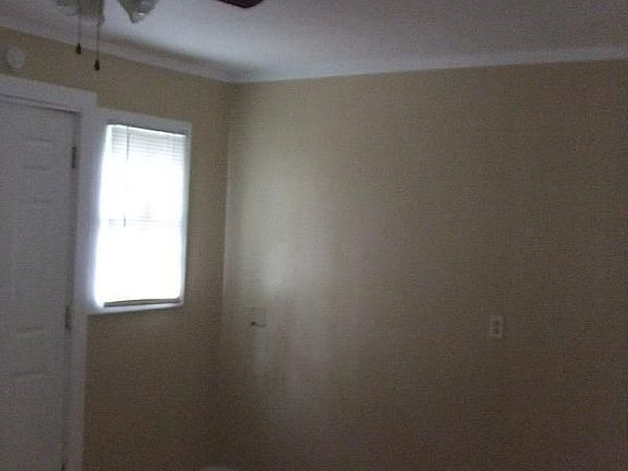 5th image of 219 Katherine St