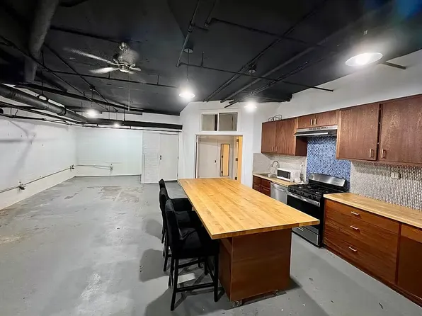 315 Berry Street image 3 of 6