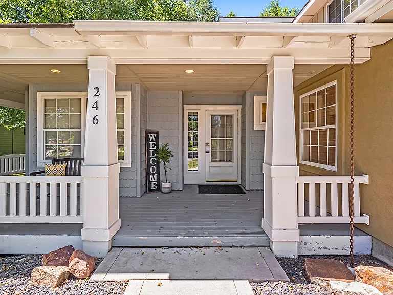 246 W Colchester Dr — Photo 6