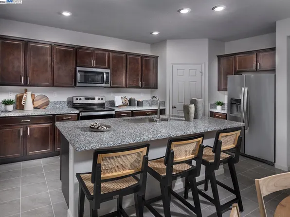 614 Shefford Dr, Vacaville, CA 95687