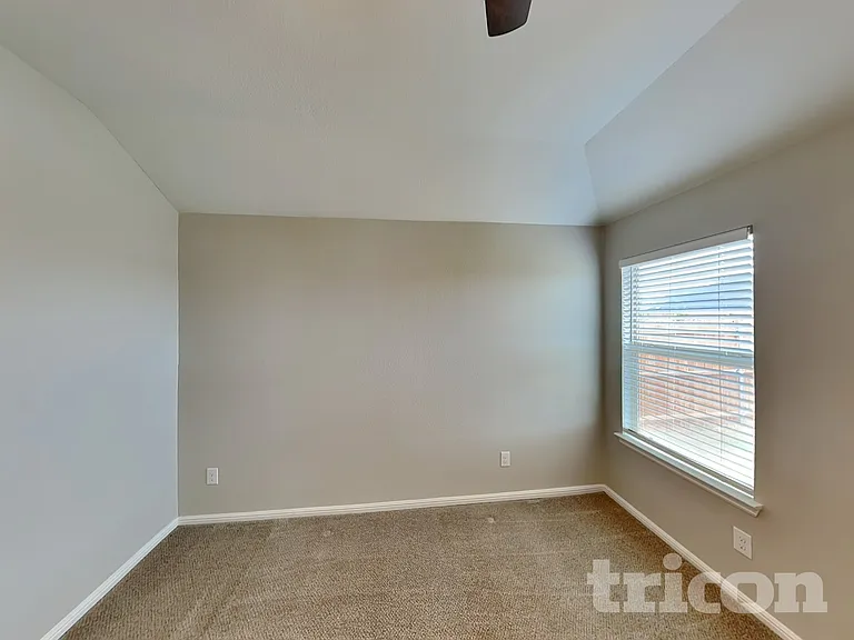 324 Foxhunter St — Photo 5