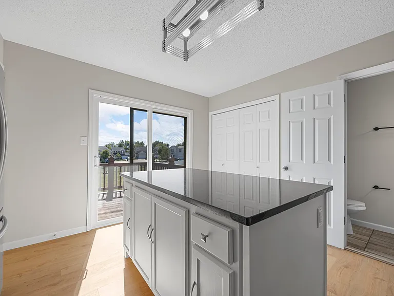 1012 Chesterfield Dr — Photo 12