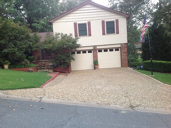 Over sized flat drive way : Leads to walking path to front door