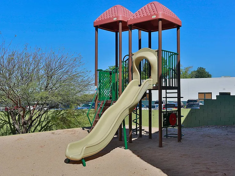 Silverado Apartments — Photo 7