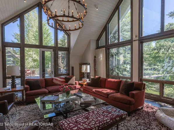 2960 N Alder Wood Ln, Wilson, WY 83014