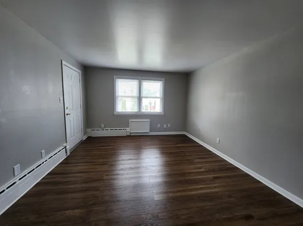 641 Newhall St, Hamden, CT
