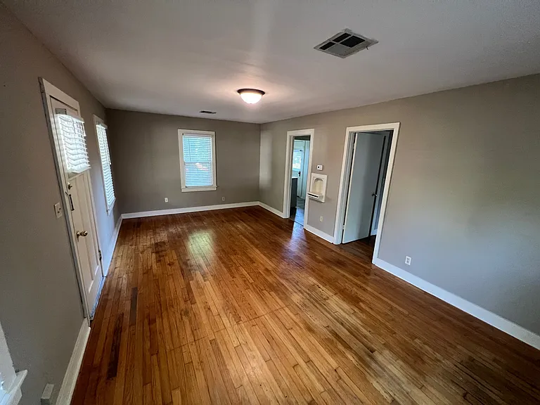 811 S Pickard Ave — Photo 2