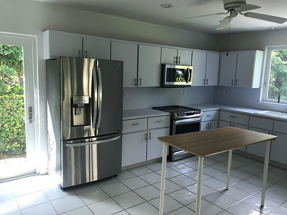3rd image of 1233 Aduana Ave