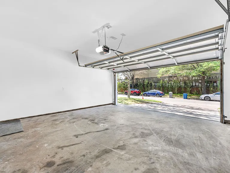 6918 Webster St — Photo 10