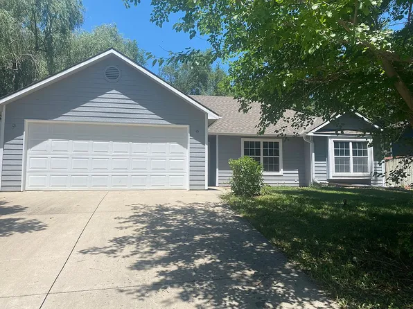 2104 E 29th St, Lawrence, KS 66046