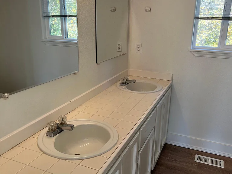 17815 SW Robert Ln — Photo 22