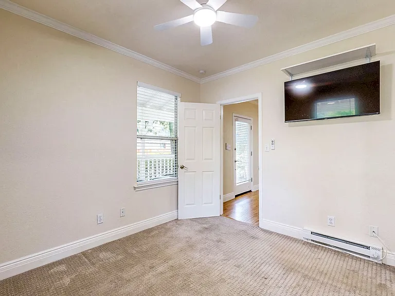 1133 Edwards St — Photo 11