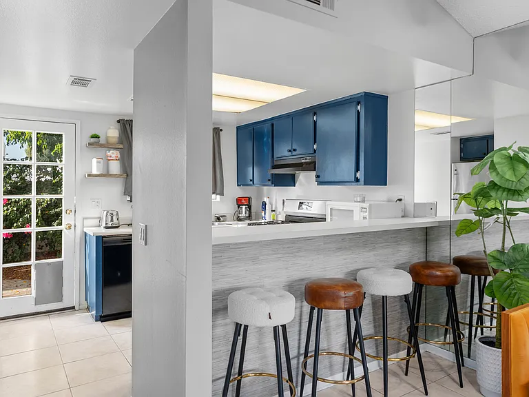 Breakfast bar