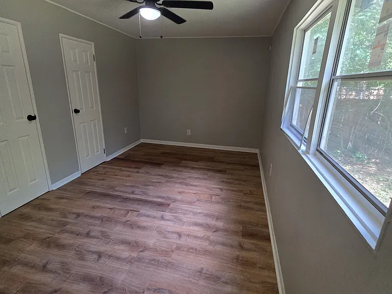 2641 Village Green Ln — Photo 7