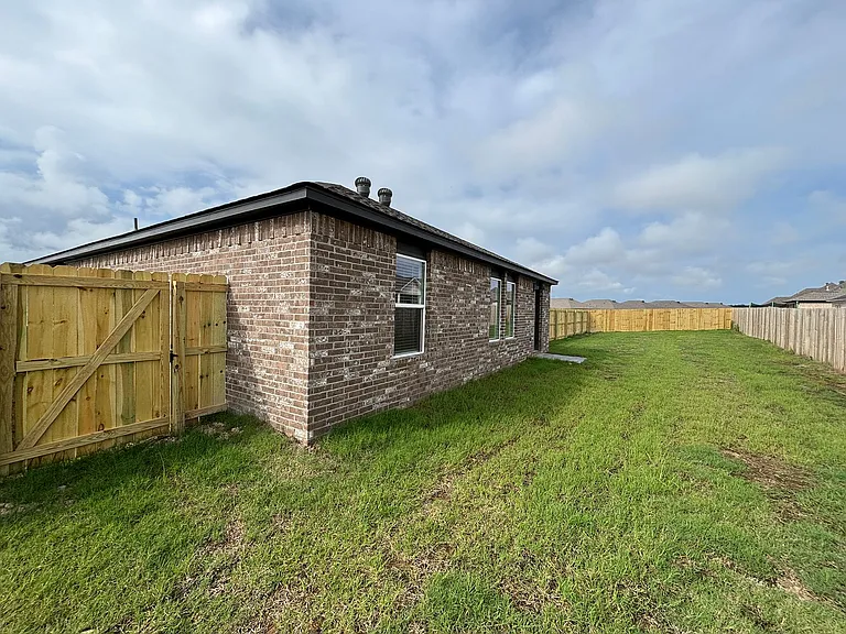 213 Preston Ln — Photo 14