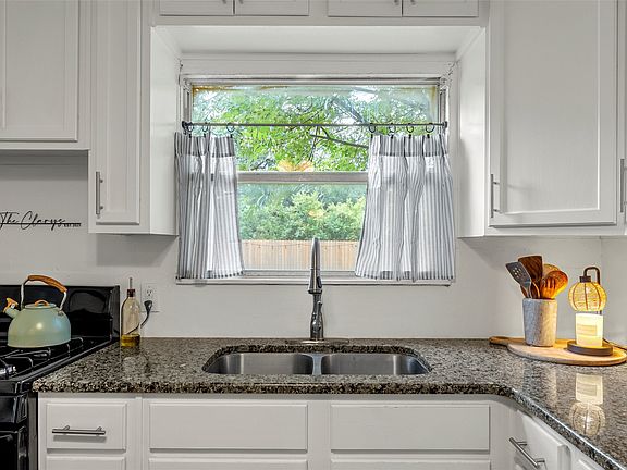 4th image of 3516 Pine Ave