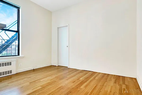 Rented by Anchor Associates | media 11