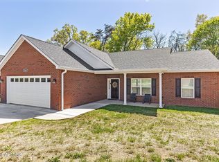 1062 Patriots Landing Dr, Dandridge, TN 37725