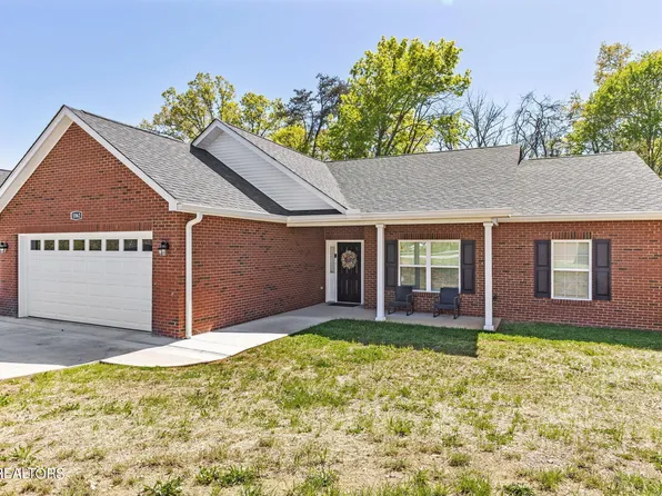 1062 Patriots Landing Dr, Dandridge, TN 37725