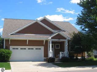 10719 Shrewbury St, Traverse City, MI 49684