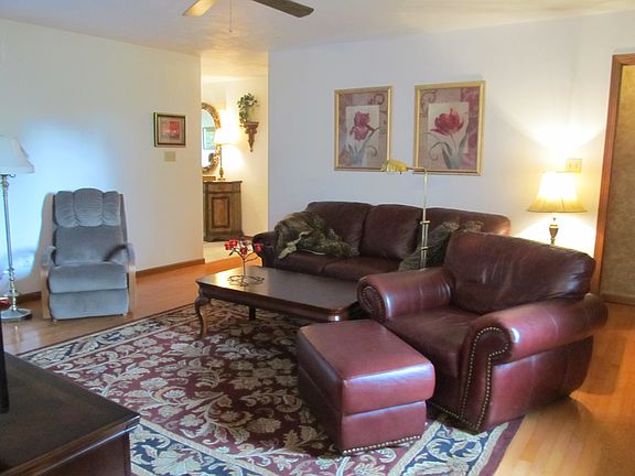 3rd image of 110 Beckett Ct