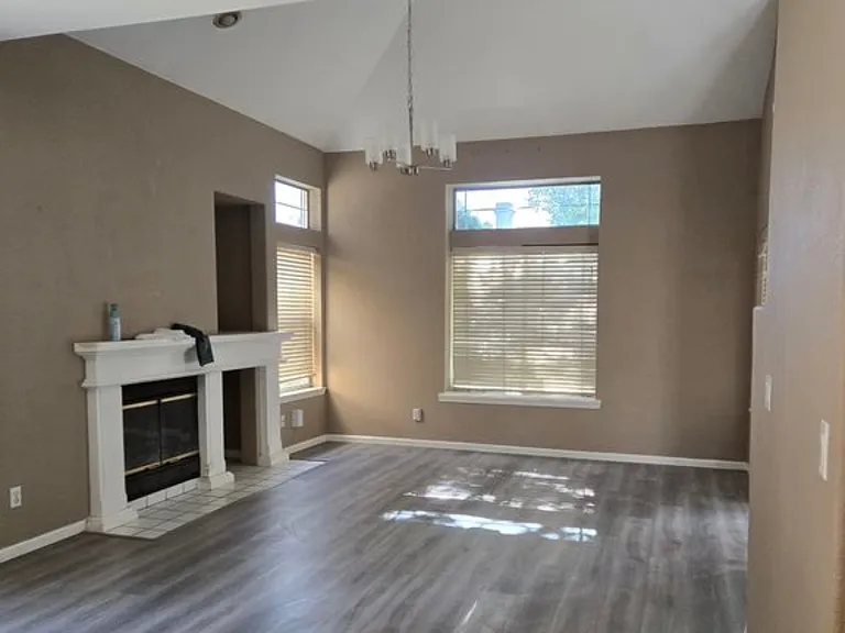 2249 Fallwater Ln — Photo 2