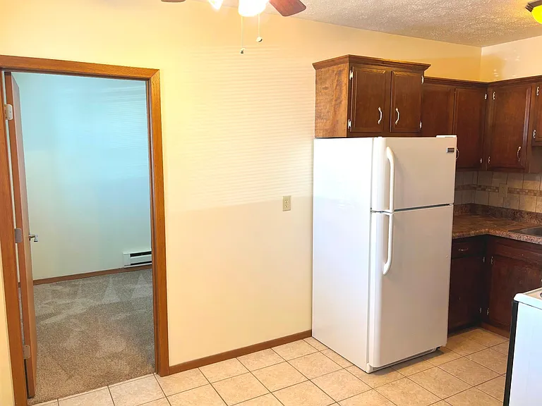 301 Hancock Ave — Photo 5