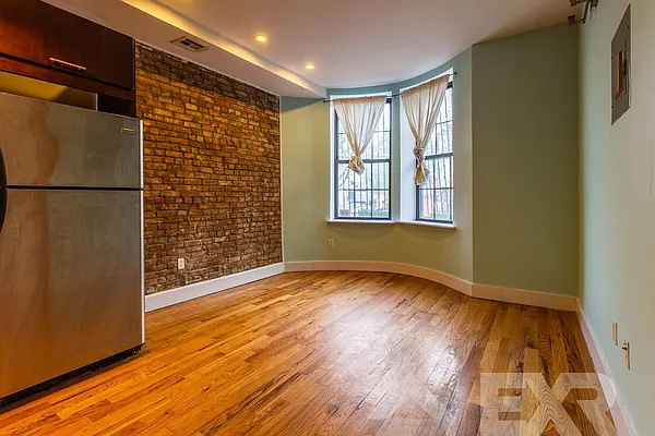 Rented by EXR | media 12