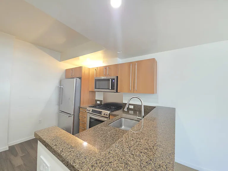 321 10th Ave #804 — Photo 15