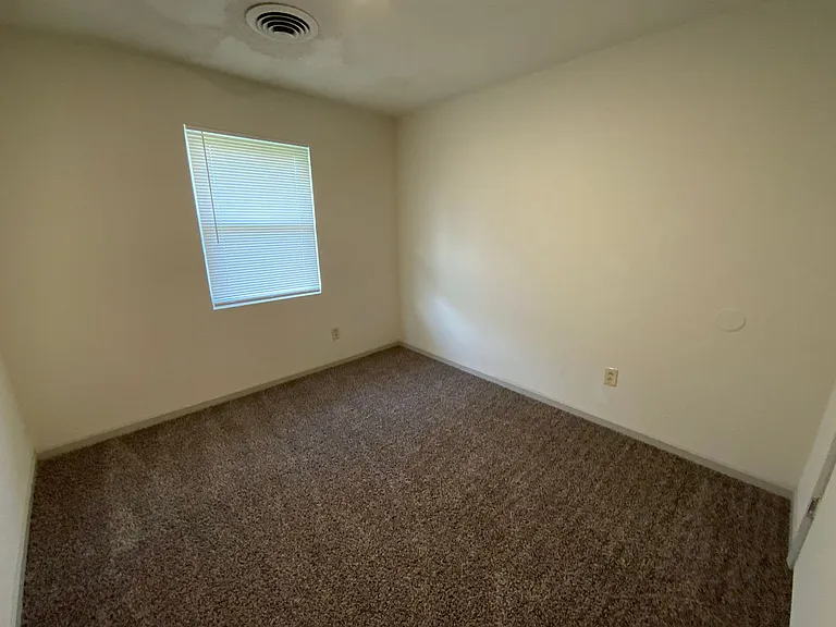 1630 W Amos Dr — Photo 11