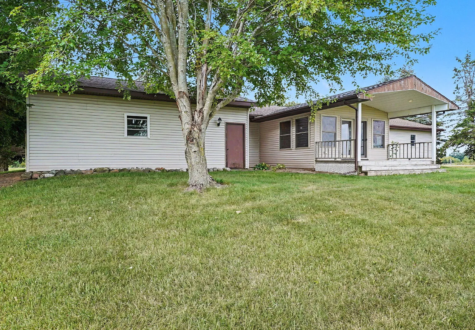 3 bed, 2.0 bath, 1918 sqft, $2,200 — Photo 3