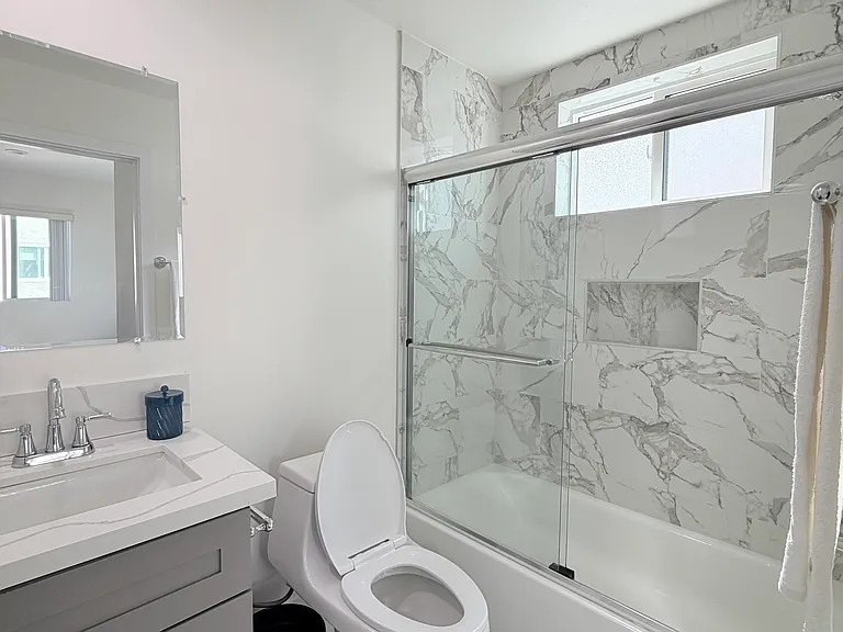 2233 S Longwood Ave #2 — Photo 5
