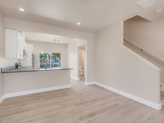 4th image of 2501 Floral Ave #15