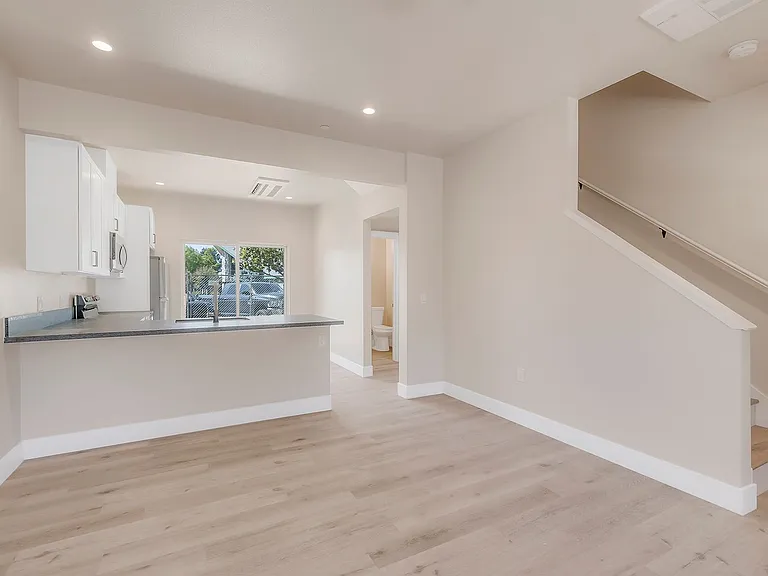 2501 Floral Ave — Photo 4